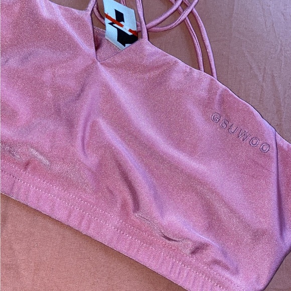 GSUWOO shop so real two piece pink set, very flattering on the body. Never worn - Picture 2 of 7